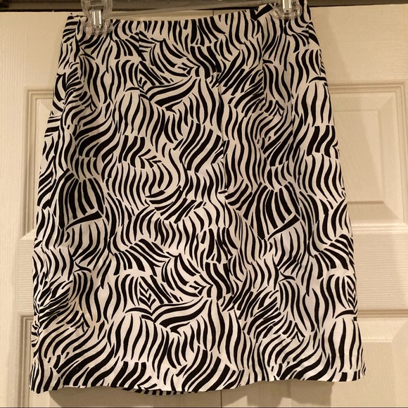 Wrap skirt from Elyse Hart Ltd, Size 4 - Picture 3 of 4